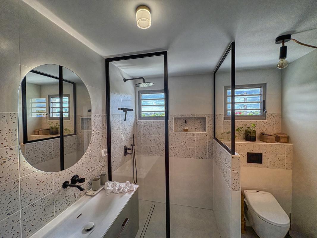 34.Location villa piscine Gosier Guadeloupe_Salle de douche